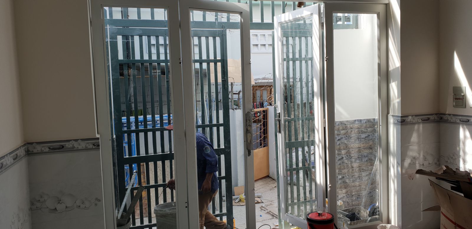 Dịch vụ sửa chữa cửa sắt tại nhà uy tín từ Nga Việt